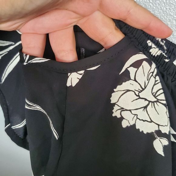 Sienna sky  Off the shoulder floral top - Picture 7 of 13